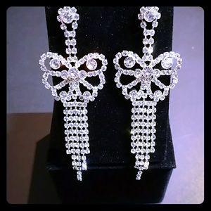 TOI COLLECTION DANGLING EARRINGS